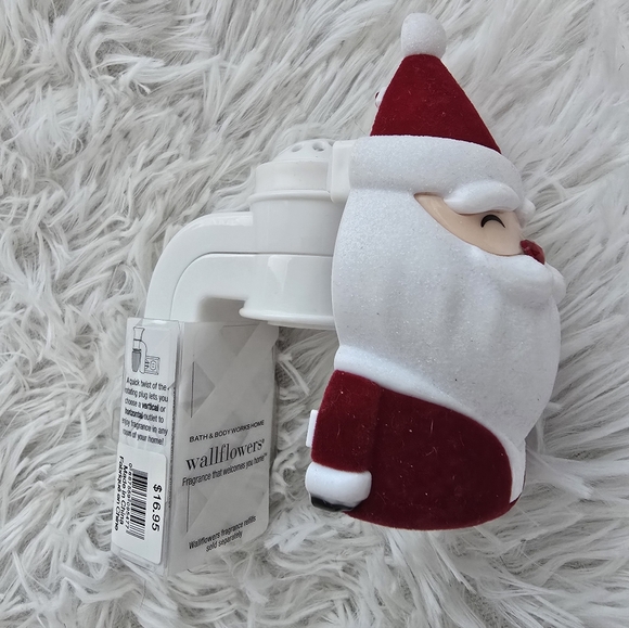 Bath & Body Works Santa WallFlower Plug-In. Includes 2 WallFlower Fragrances NWT - Picture 2 of 7